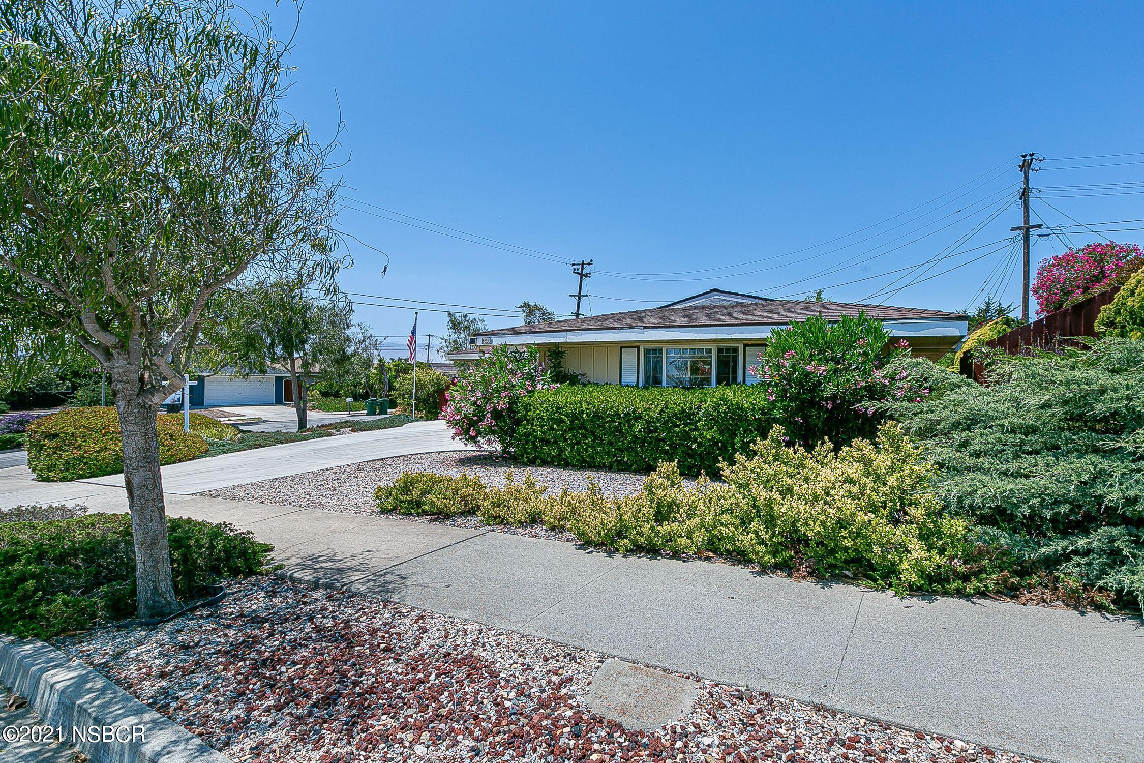 690 Moonglow Road Lompoc, CA 93436 - Photo 4 of 33 690 Moonglow RD 4