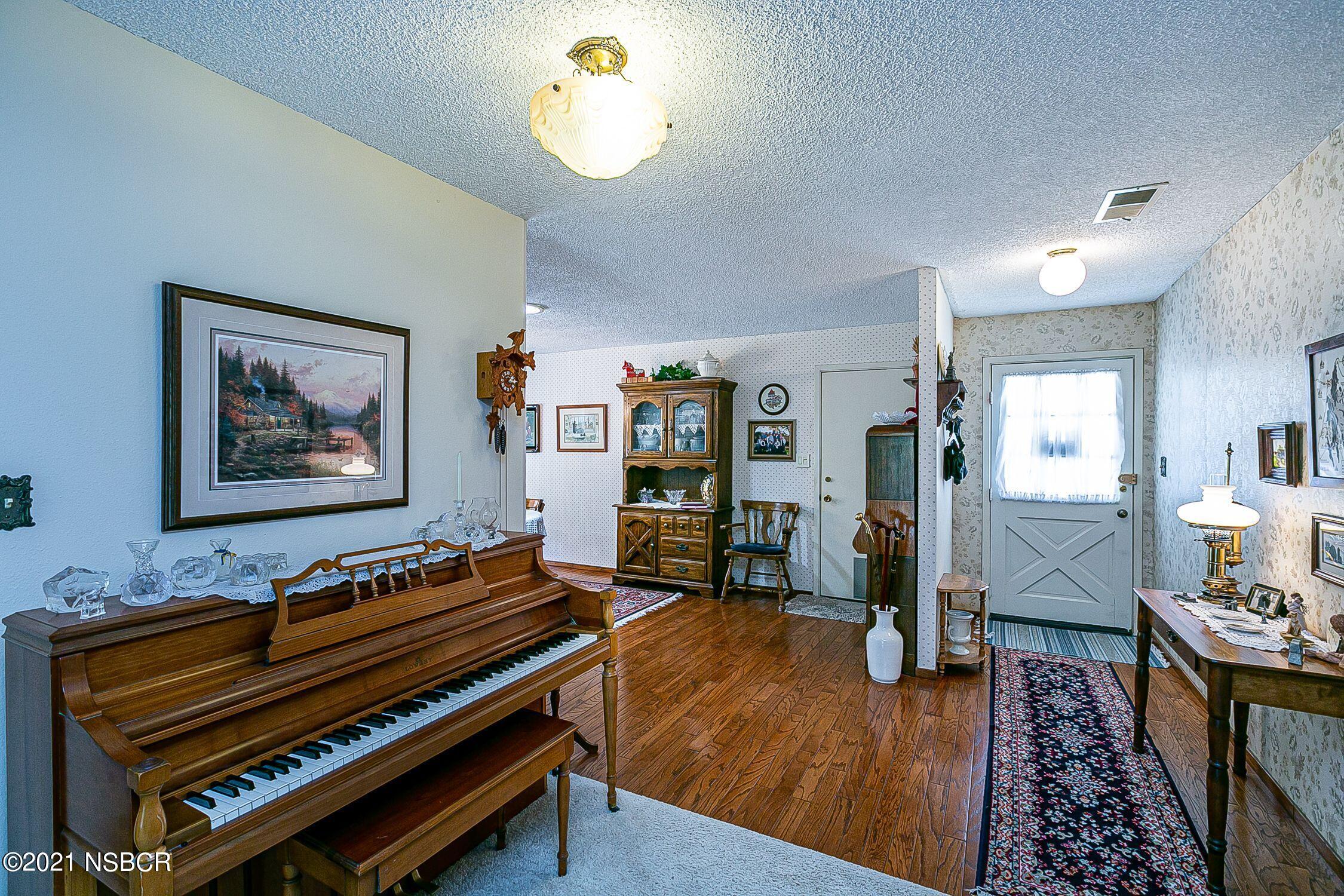 690 Moonglow Road Lompoc, CA 93436 - Photo 5 of 33 690 Moonglow RD 5