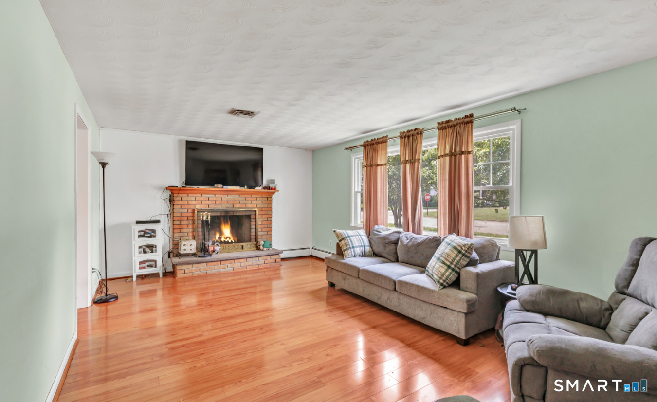 82 Crown Street Trumbull, CT 06611 - Photo 7 of 21