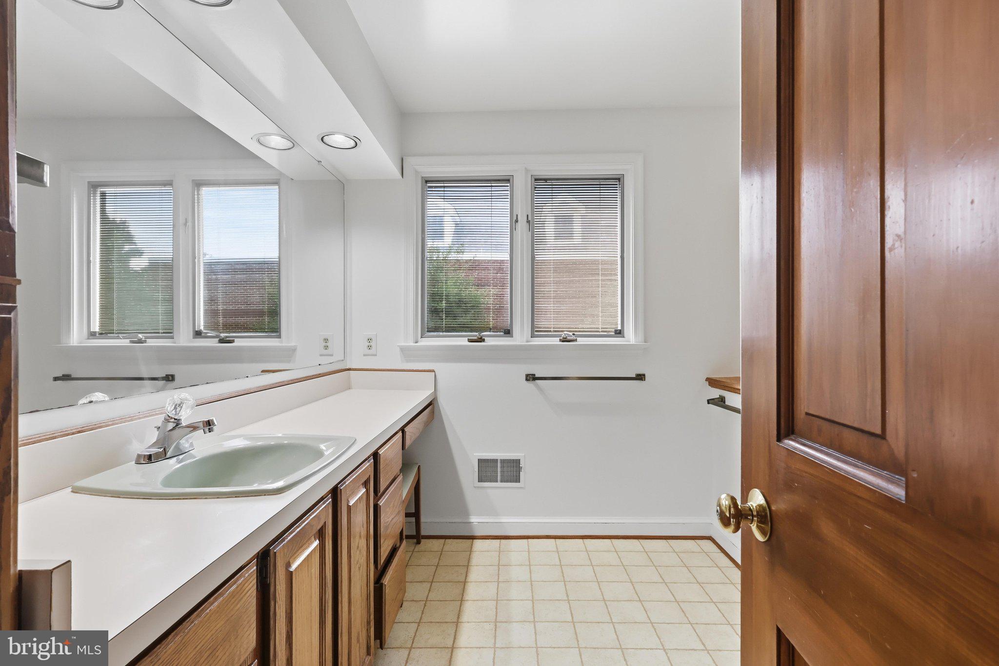 2803 Cameron Mills Road Alexandria, VA 22302 - Photo 12 of 31 Gallery Image 12