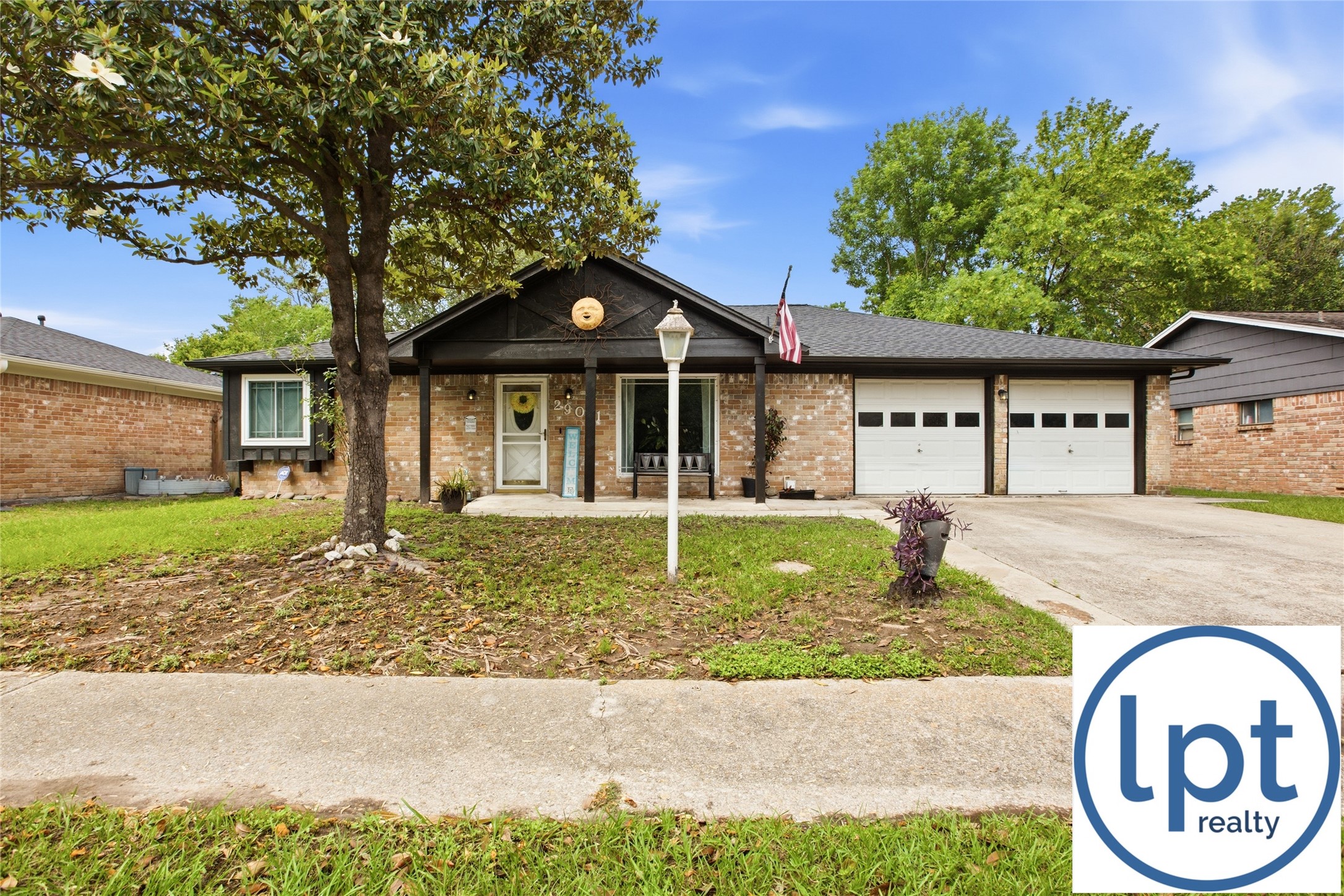 29011 Binefield Street Spring, TX 77386 - Photo 4 of 40 a front view of a house with garden