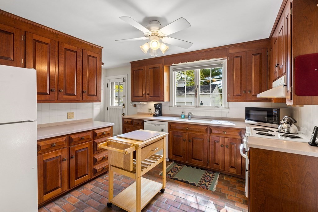 159 Colon Street Beverly, MA 01915 - Photo 3 of 40 Gallery Image 3