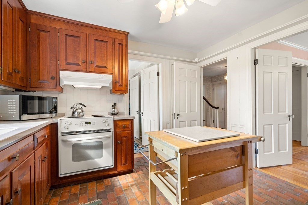 159 Colon Street Beverly, MA 01915 - Photo 5 of 40 Gallery Image 5