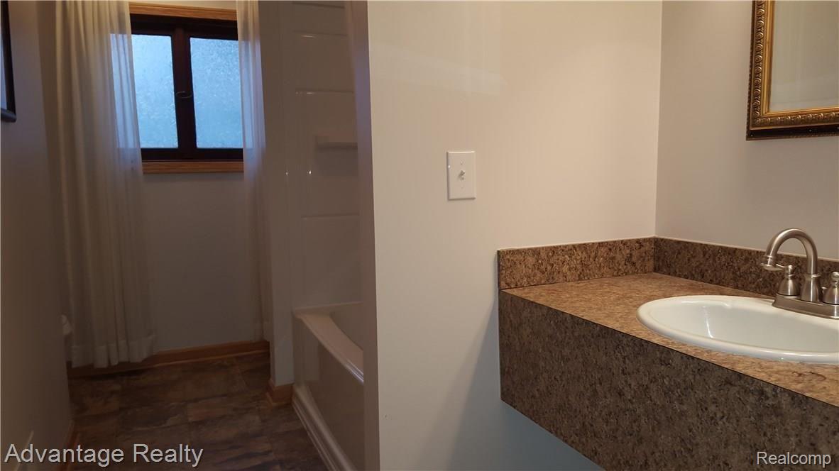 24590 Chapman Road Macomb, MI 48042 - Photo 5 of 6 6-BATH.jpg
