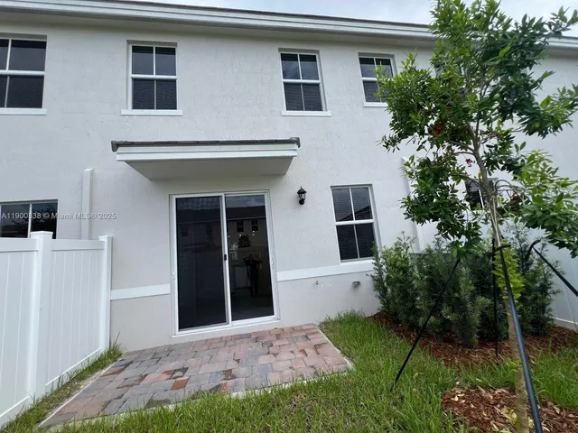 $3,950 | 136 Southwest 170th Avenue, Pembroke Pines, FL 33027