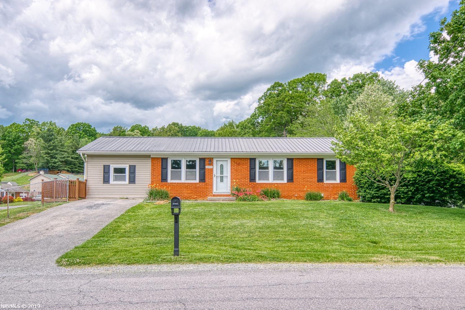 1010 Reading Road Christiansburg, VA 24073 - Photo 2 of 30 Gallery Image 2