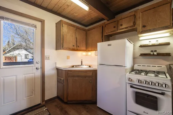 $274,900 | 1029 Sequoia Drive, Big Bear City, CA 92314