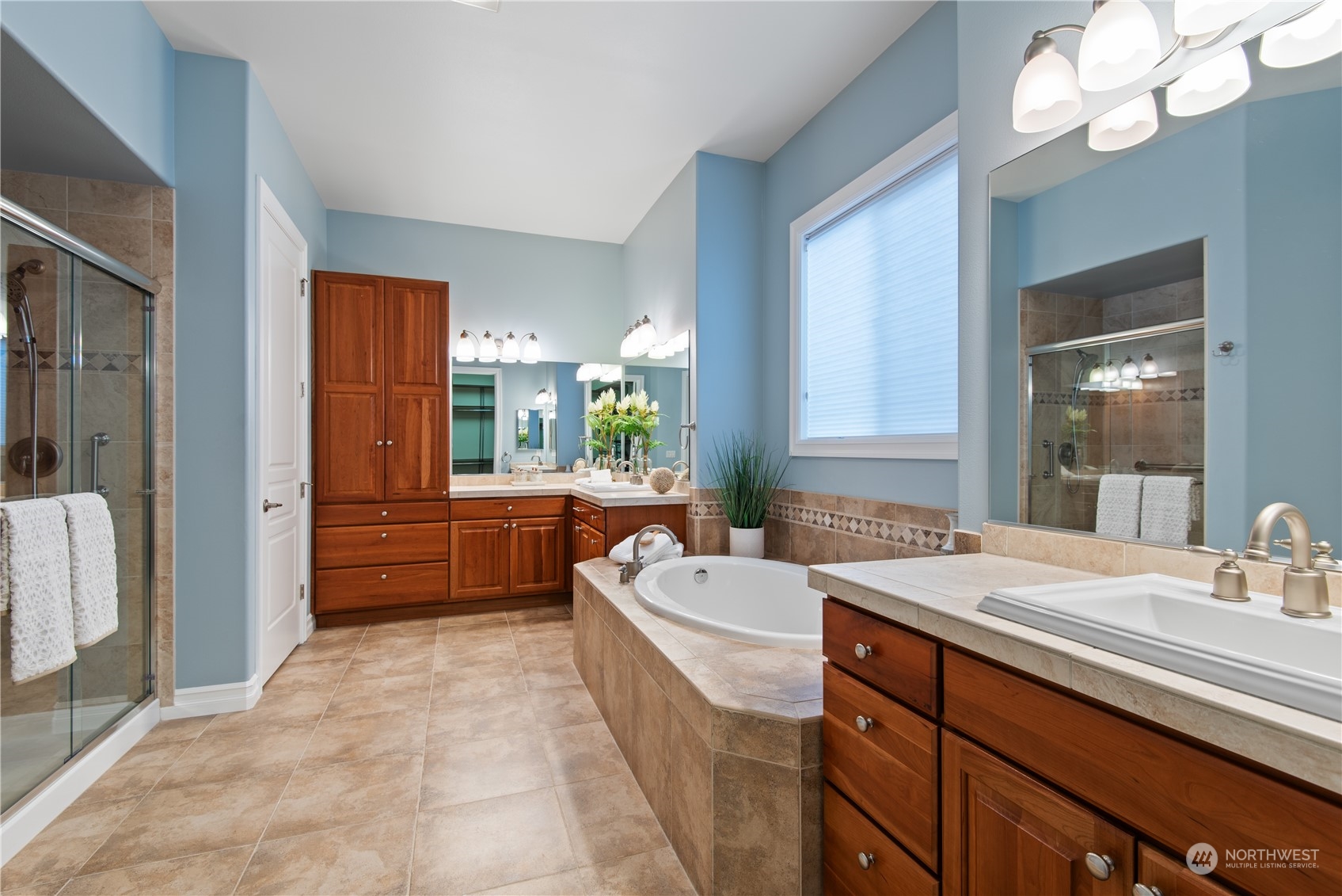 23923 Northeast Adair Road Redmond, WA 98053 - Photo 17 of 38 a bathroom with a sink mirror and a bathtub