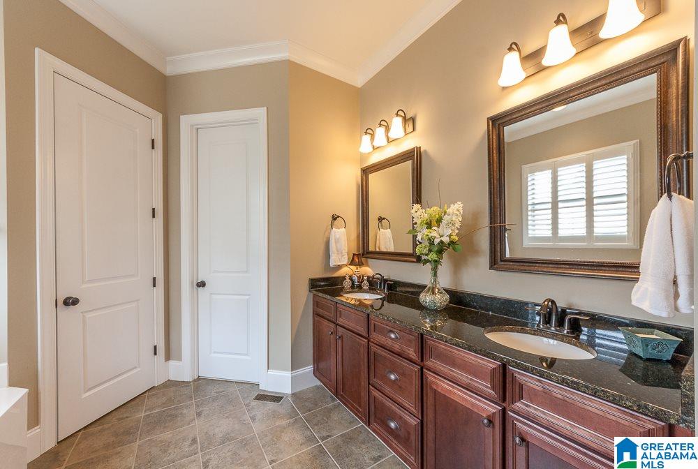 523 Greenbrier Way Hoover, AL 35244 - Photo 11 of 50