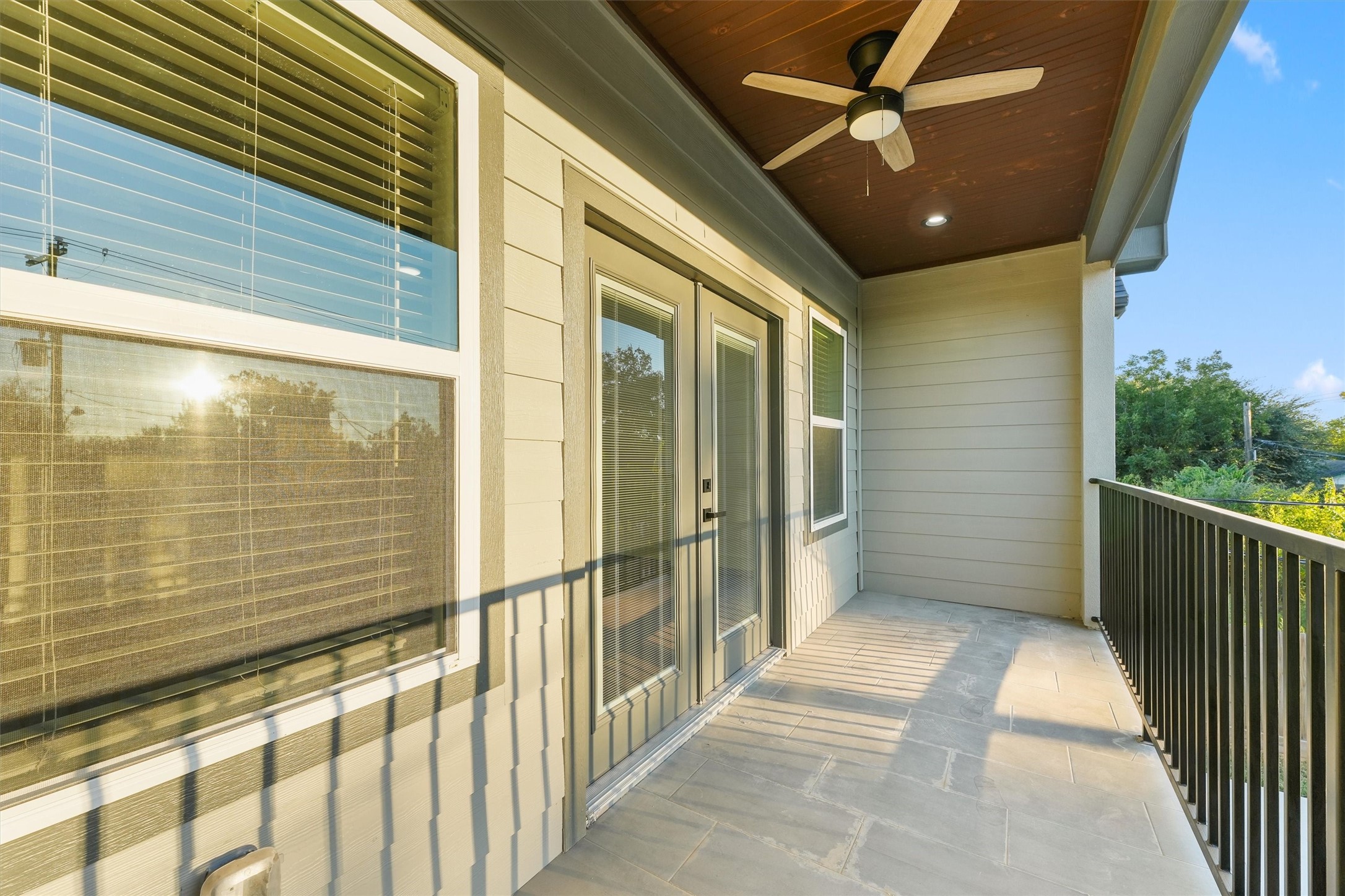 4208 Castor Street, Unit A Houston, TX 77022 - Photo 18 of 23 a view of a porch