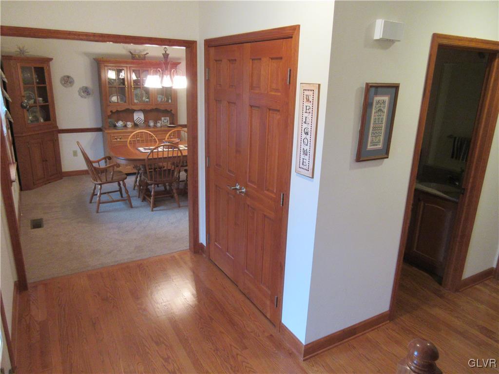 4198 Wellesley Road Bethlehem, PA 18017 - Photo 18 of 48 Foyer