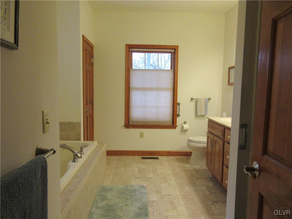 4198 Wellesley Road Bethlehem, PA 18017 - Photo 22 of 48 Master bathroom