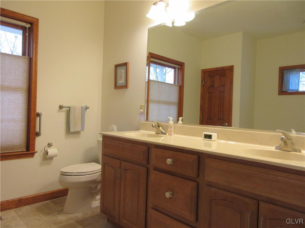 4198 Wellesley Road Bethlehem, PA 18017 - Photo 23 of 48 Double sink