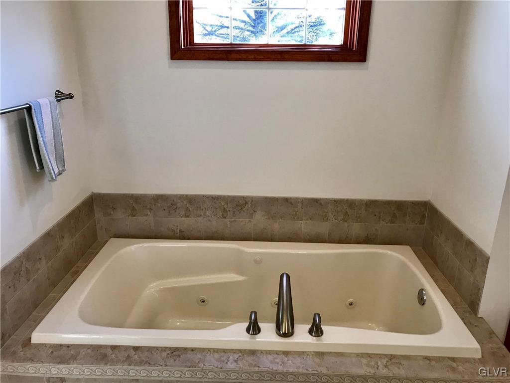 4198 Wellesley Road Bethlehem, PA 18017 - Photo 25 of 48 Jacuzzi tub