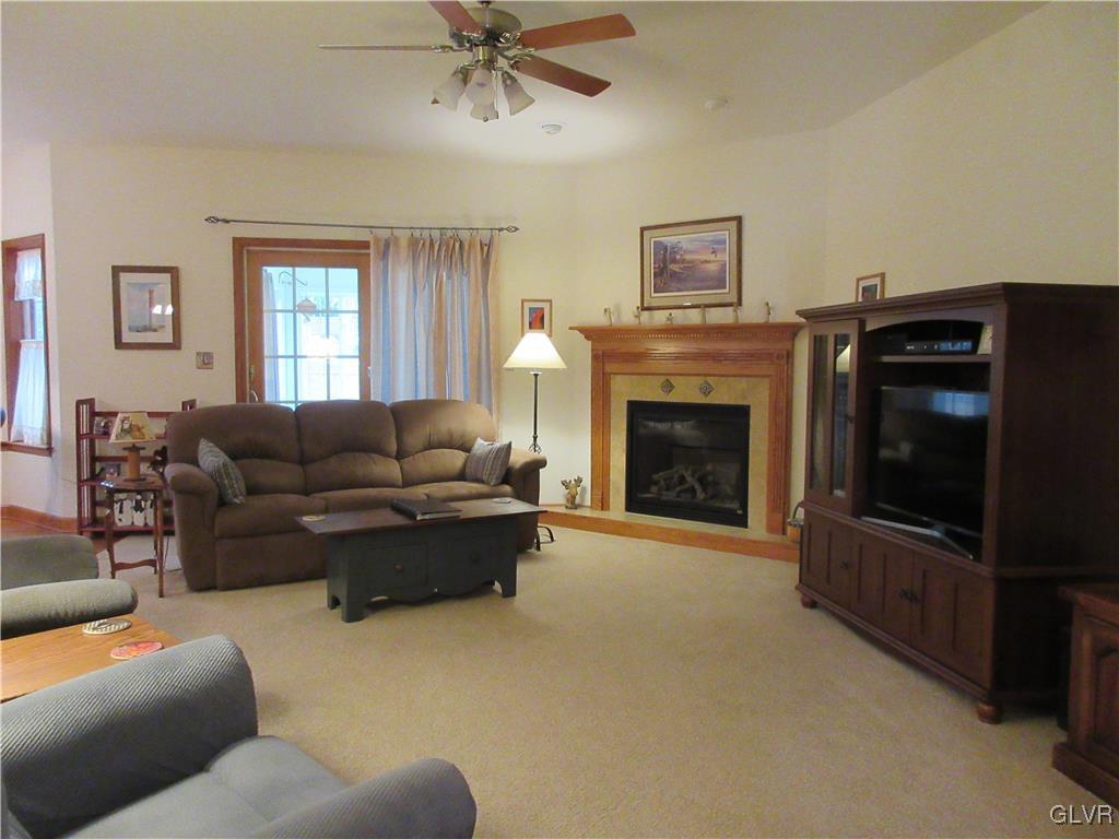 4198 Wellesley Road Bethlehem, PA 18017 - Photo 8 of 48 Large living room