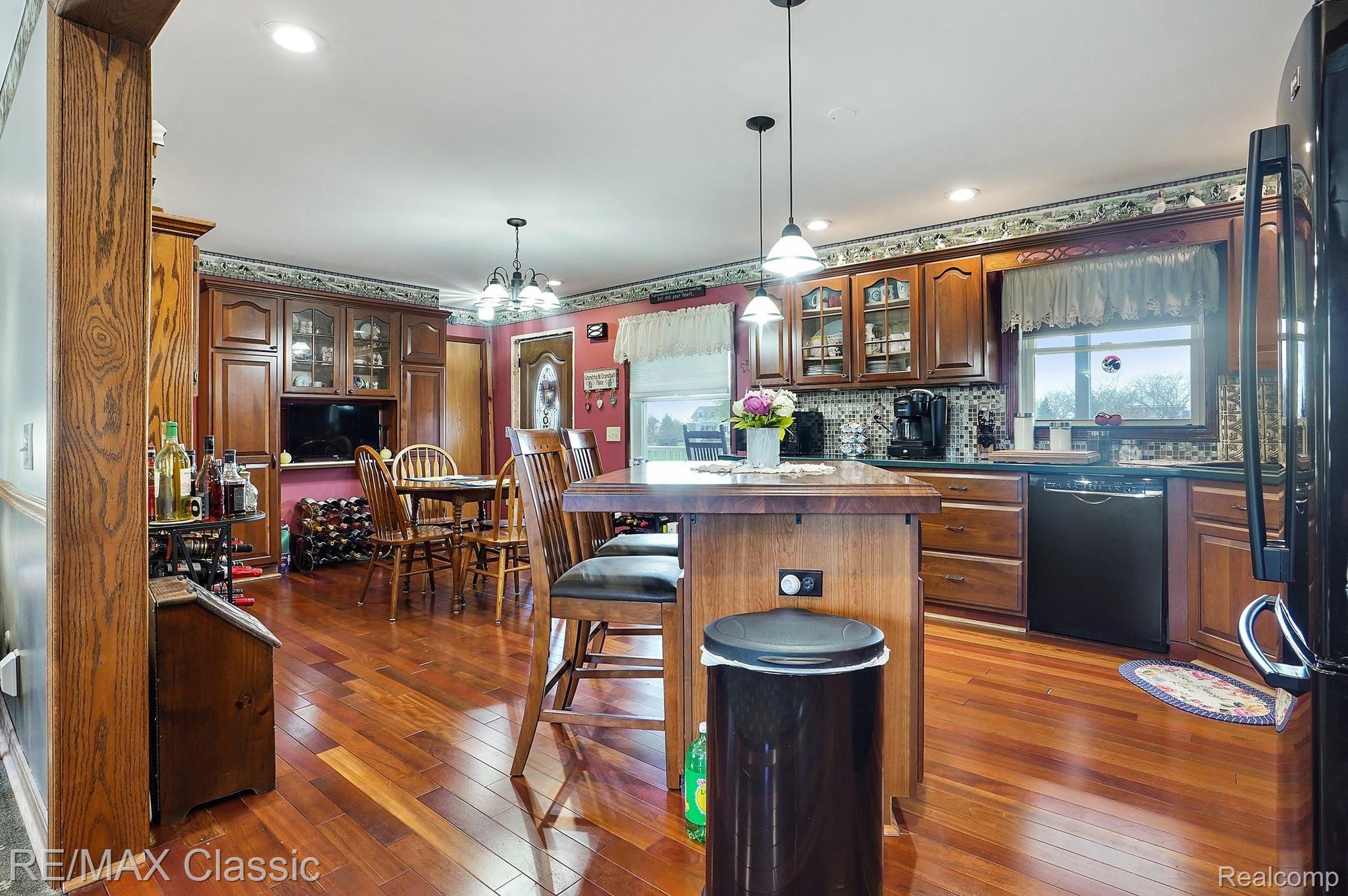 8530 Chinavare Road Newport, MI 48166 - Photo 16 of 34 Spacious and Open Kitchen