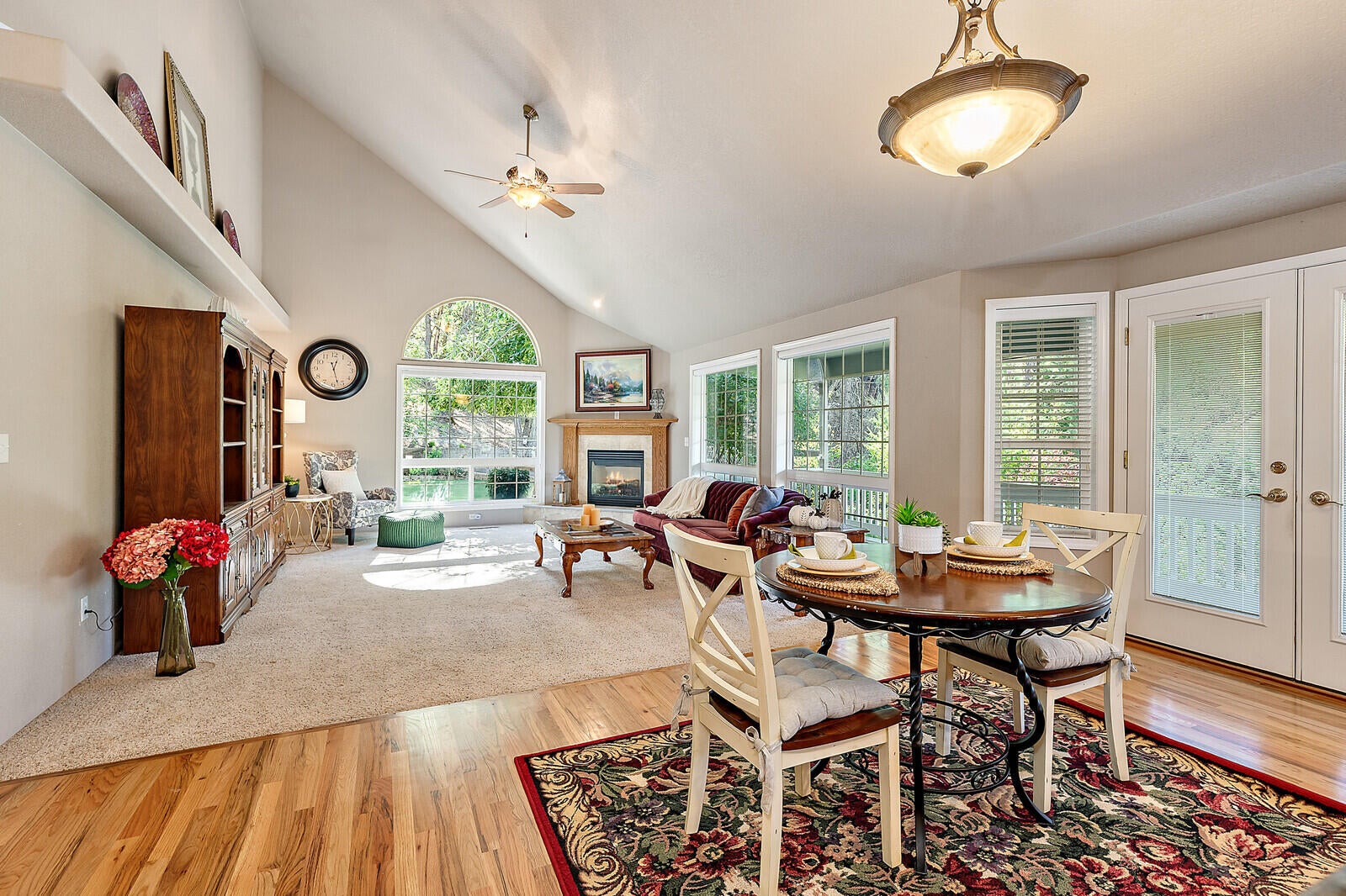 11847 Upper Applegate Road Jacksonville, OR 97530 - Photo 9 of 71 9-Great Room