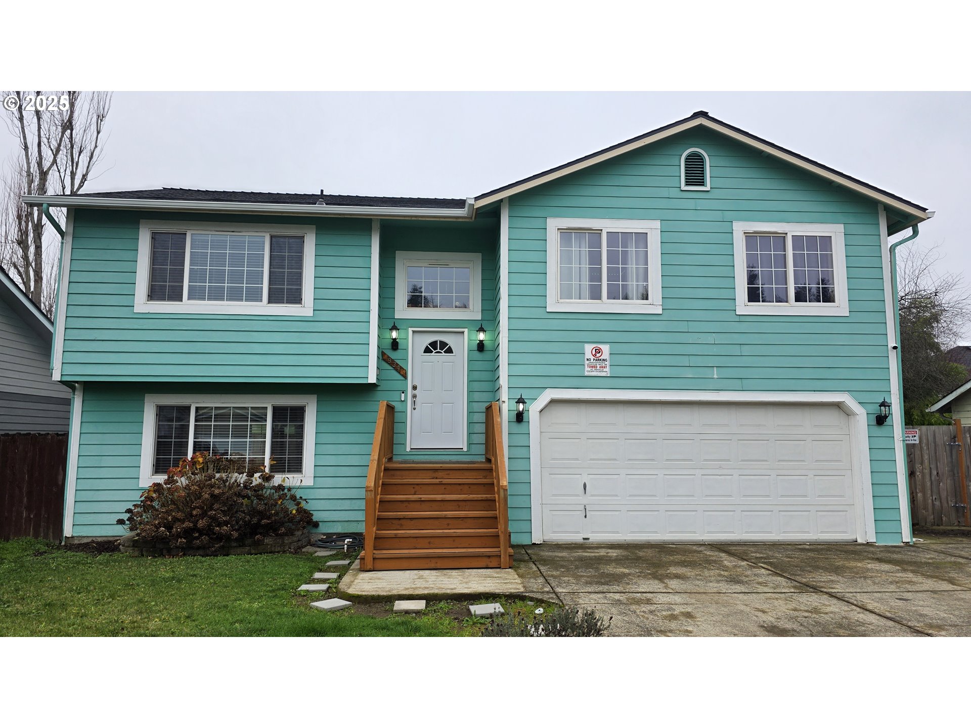 934 South 46th Street Springfield, OR 97478 - Photo 1 of 37 a black and white building with a yard