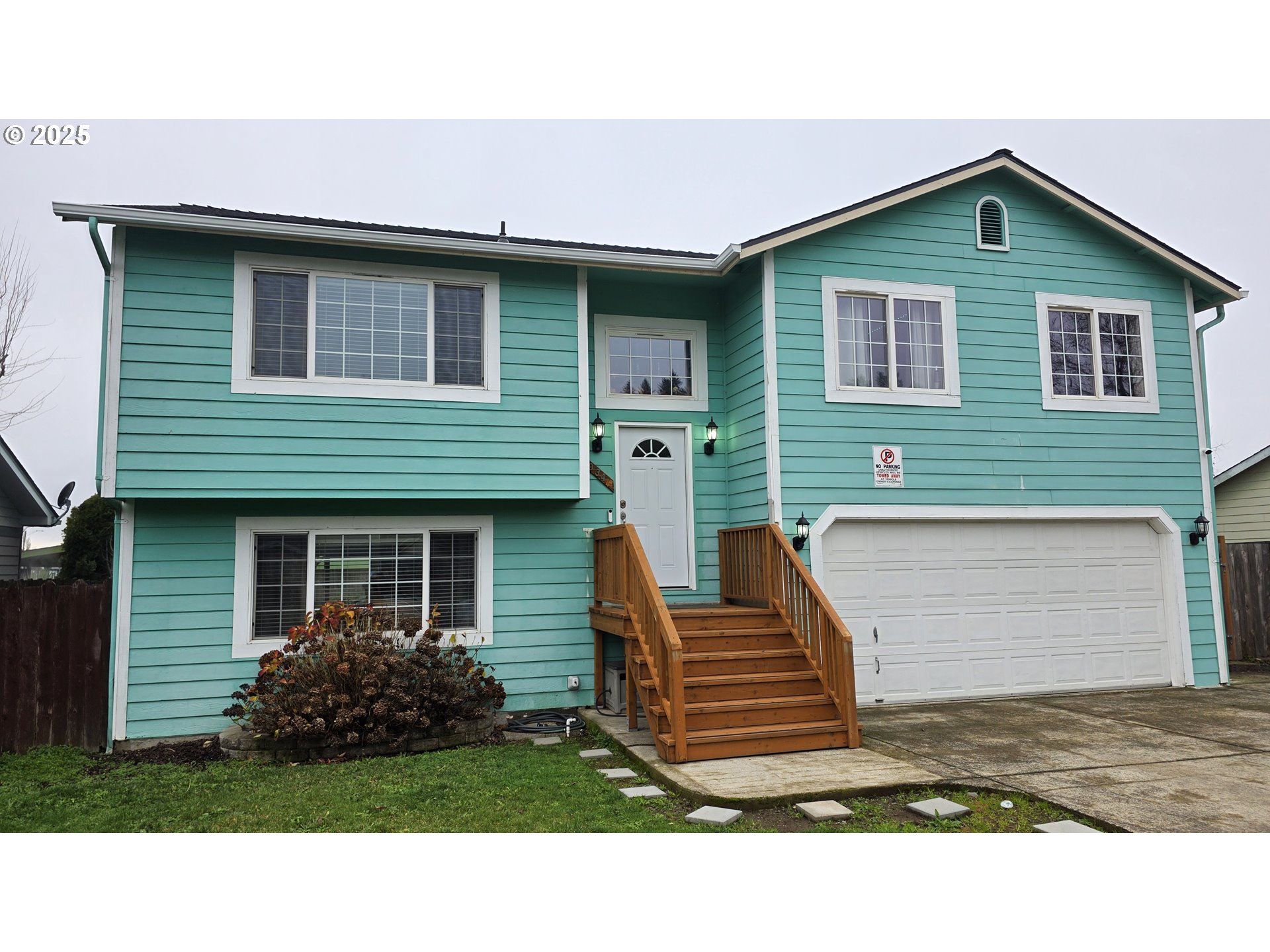 934 South 46th Street Springfield, OR 97478 - Photo 2 of 37 a front view of a house with a garden