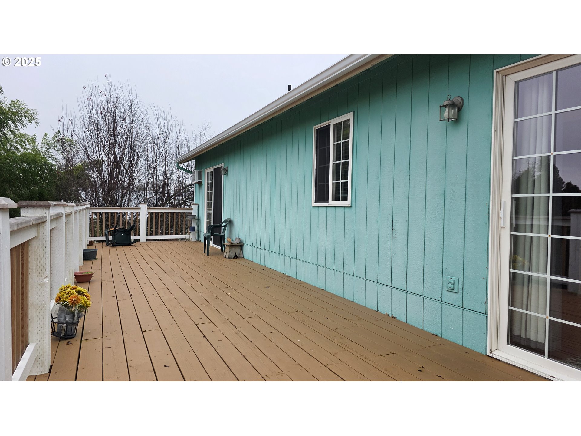 934 South 46th Street Springfield, OR 97478 - Photo 21 of 37 a black and white photo of a house