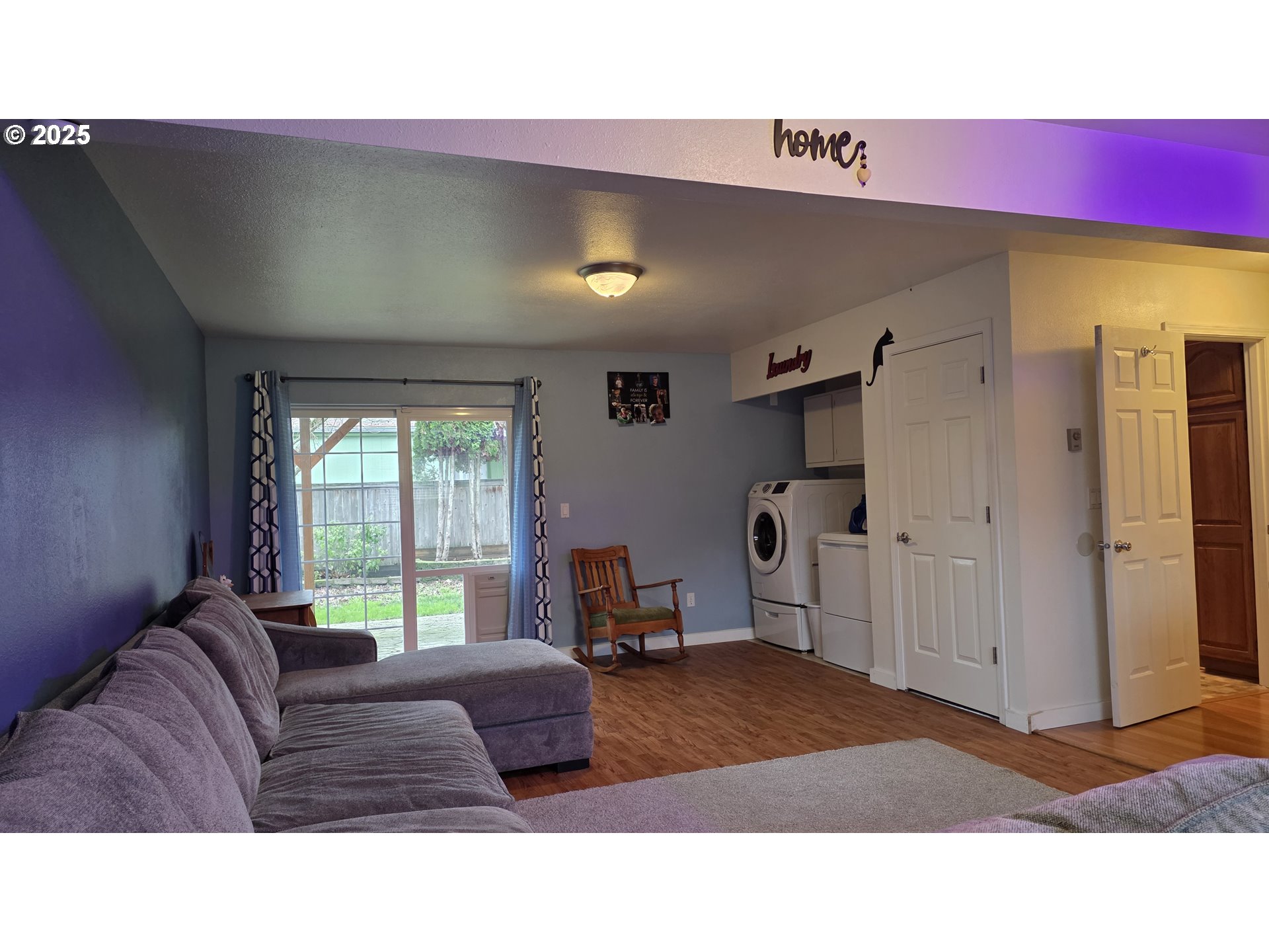 934 South 46th Street Springfield, OR 97478 - Photo 25 of 37 a living room with furniture and a window