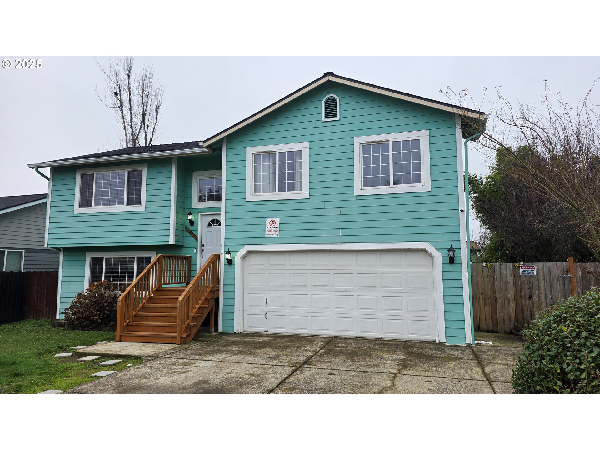 934 South 46th Street Springfield, OR 97478 - Photo 3 of 37 a view of a house with a patio