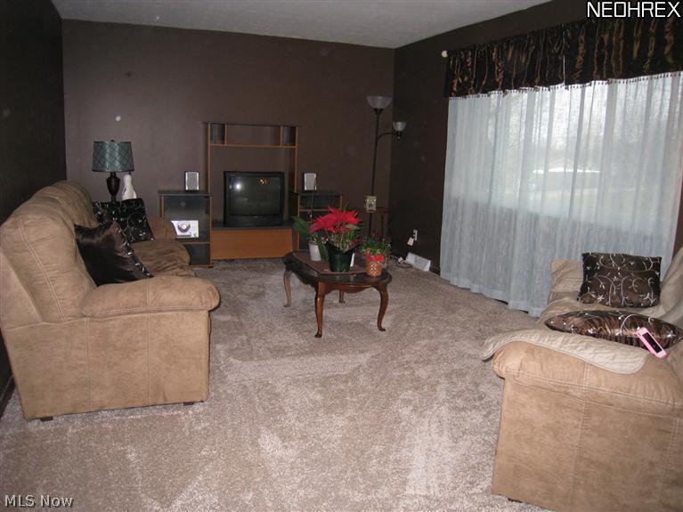 4751 Venus Road Uniontown, OH 44685 - Photo 2 of 16 Gallery Image 2