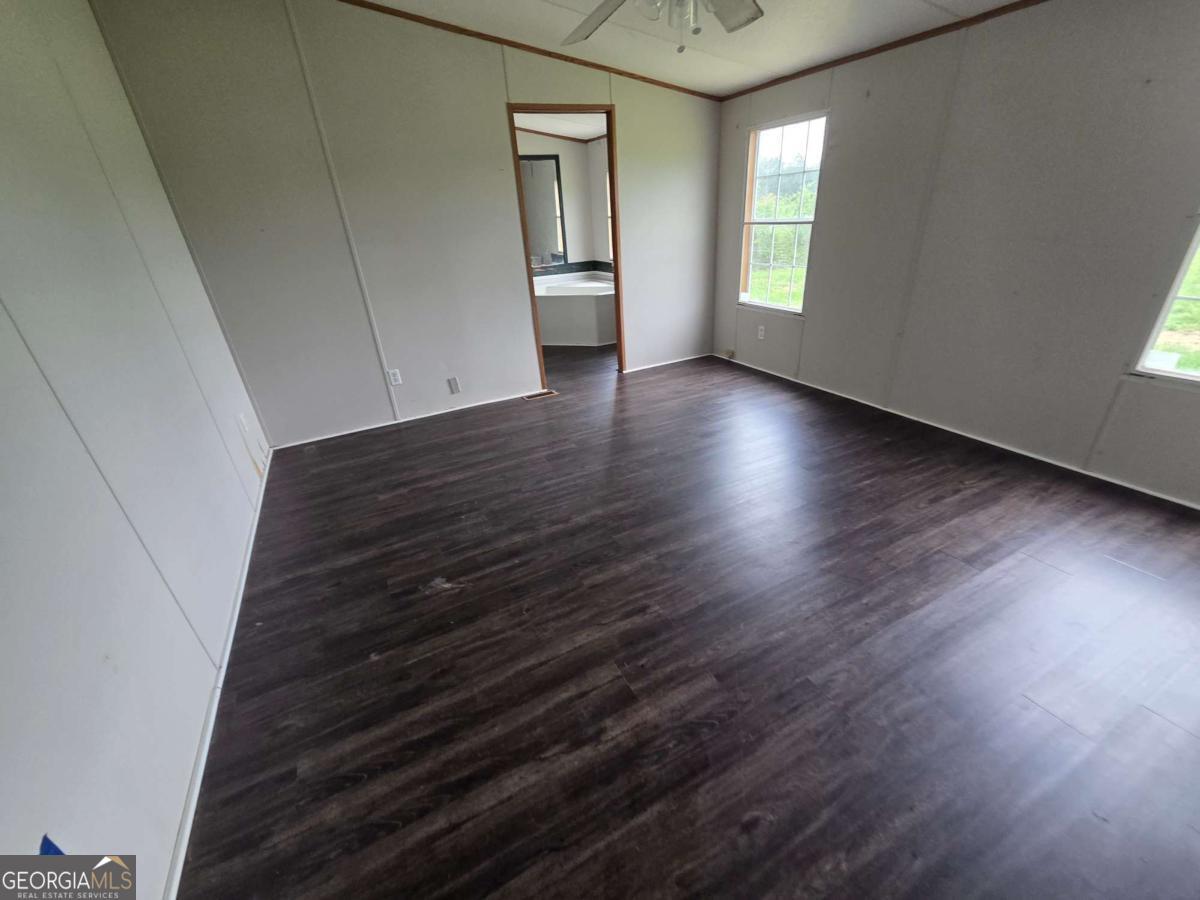 147 Barn Rd Circle Jesup, GA 31545 - Photo 7 of 9