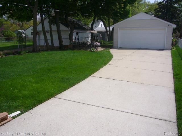 3455 Harding Street Dearborn, MI 48124 - Photo 24 of 28 P1080345.jpg