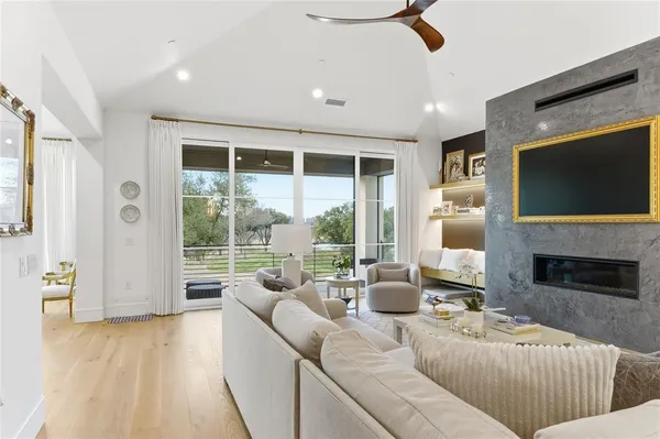 $1,795,000 | 320 O Connor Ridge Boulevard, Unit 22, Irving, TX 75038