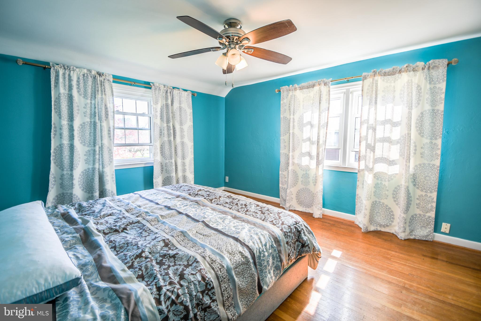 616 Wayne Avenue Springfield, PA 19064 - Photo 17 of 33 a bedroom with a large bed and a large window