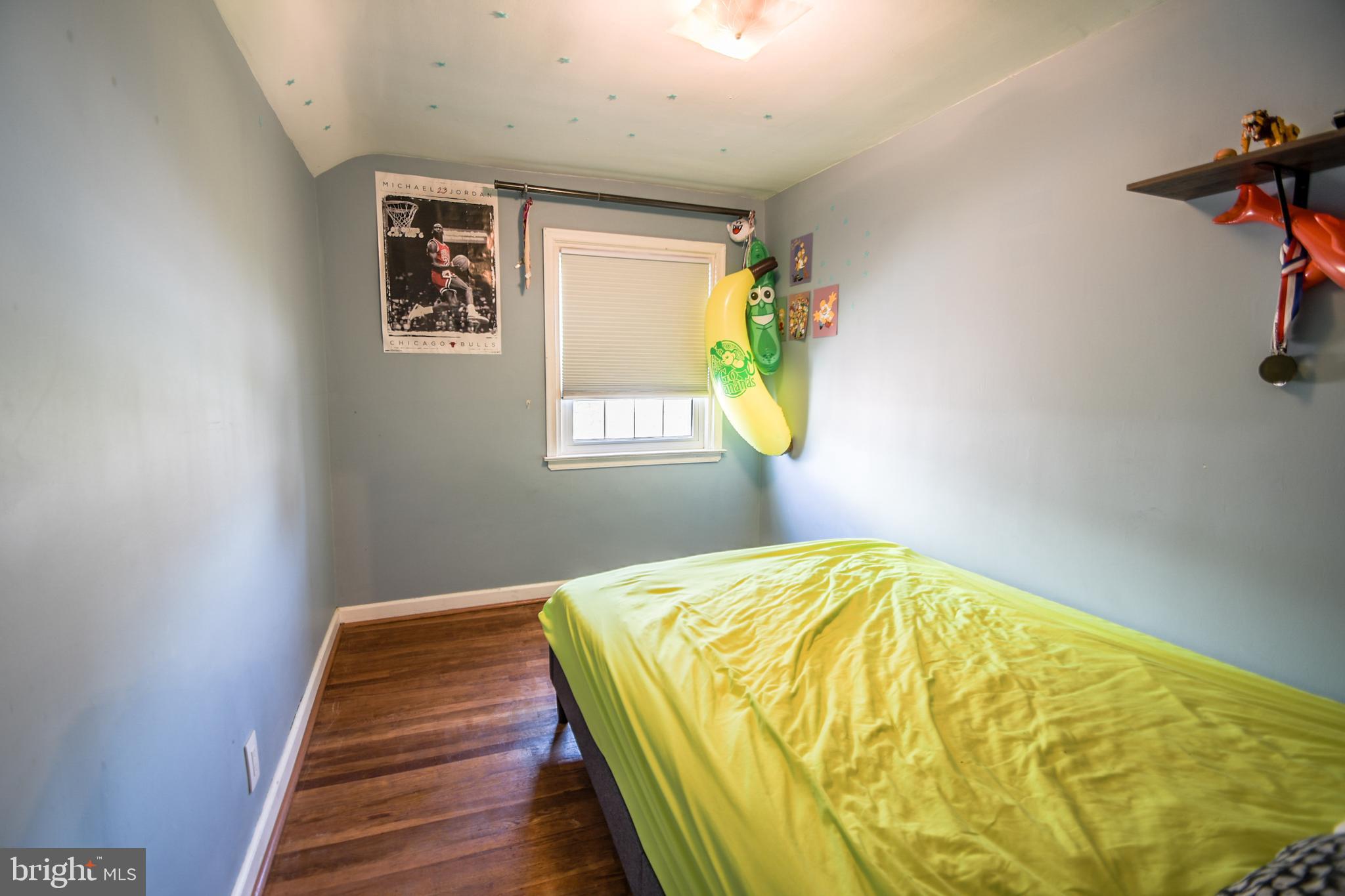 616 Wayne Avenue Springfield, PA 19064 - Photo 21 of 33 a bedroom with a bed and a window