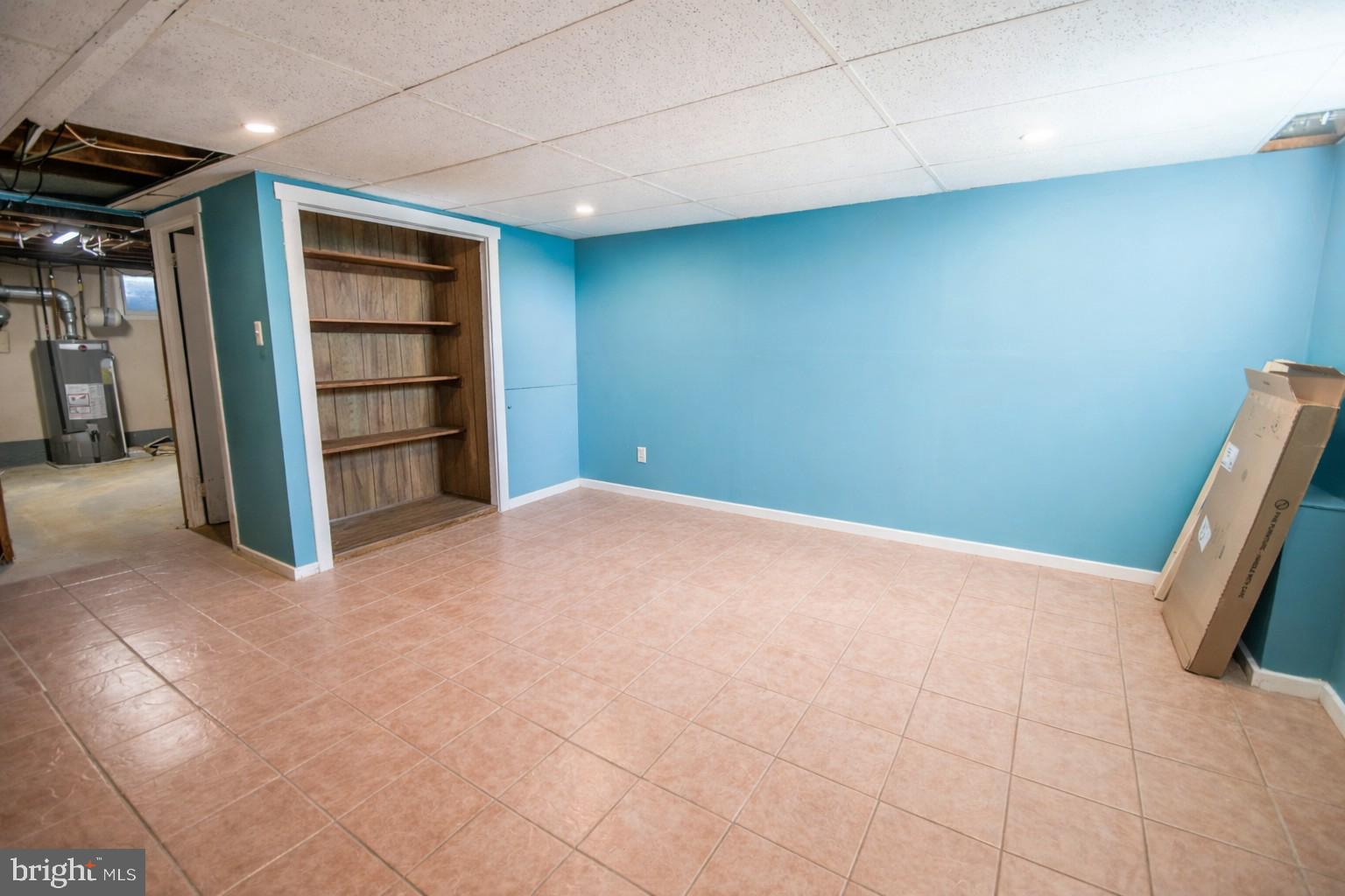 616 Wayne Avenue Springfield, PA 19064 - Photo 26 of 33 a view of room with closet