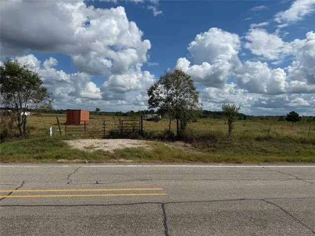 a view of a fountain in front of a house