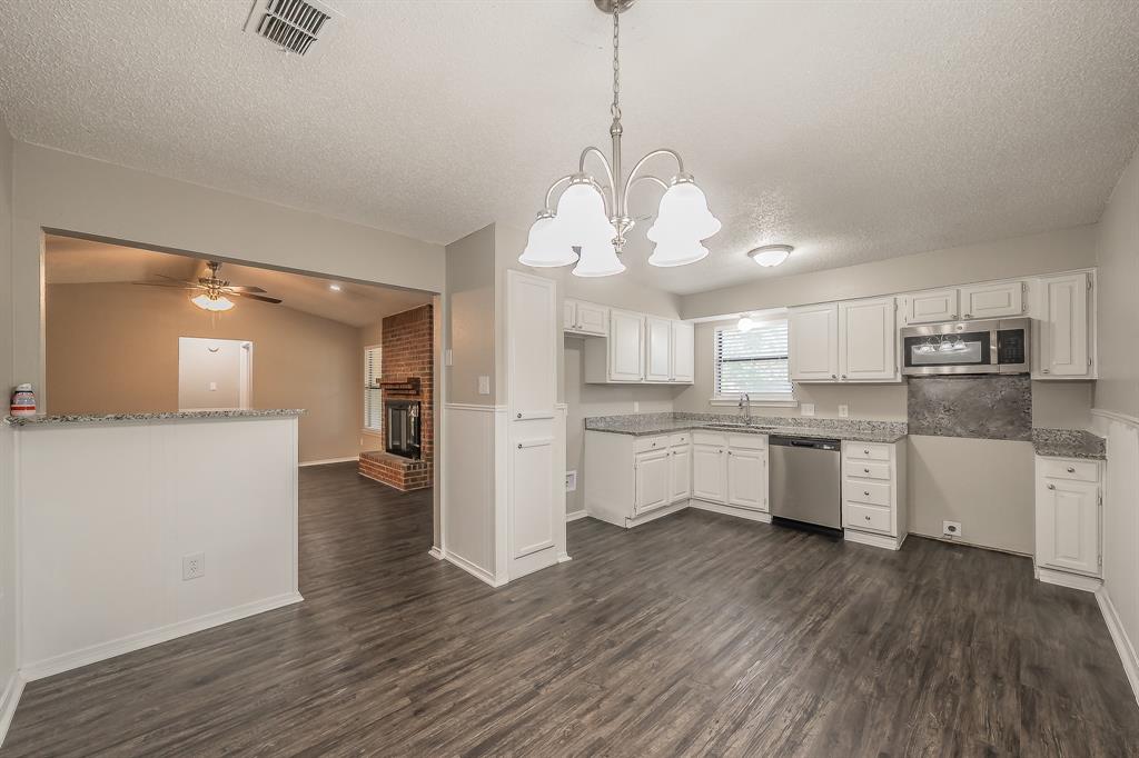912 Red Oak Street Azle, TX 76020 - Photo 9 of 40