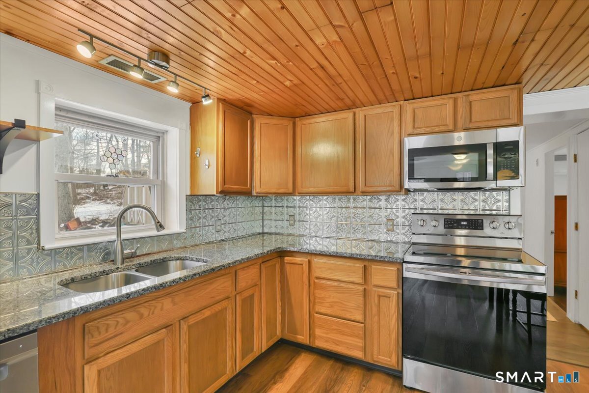 5 Seminole Trail East Hampton, CT 06424 - Photo 5 of 21