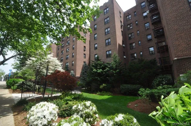 a backyard of a building with garden