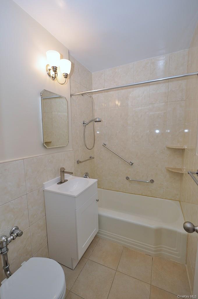 142 Garth Road, Unit 4A Scarsdale, NY 10583 - Photo 21 of 44 a bathroom with a sink a toilet and shower