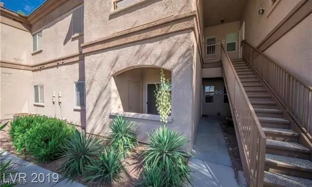 $1,389 | 1375 East Hacienda Avenue, Unit 211, Las Vegas, NV 89119