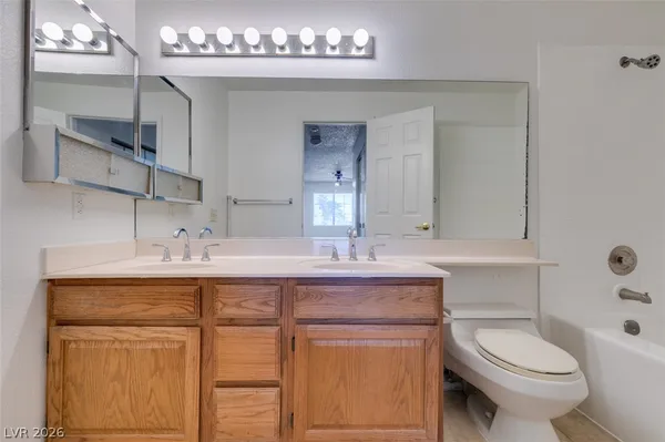 $1,264 | 1375 East Hacienda Avenue, Unit 211, Las Vegas, NV 89119