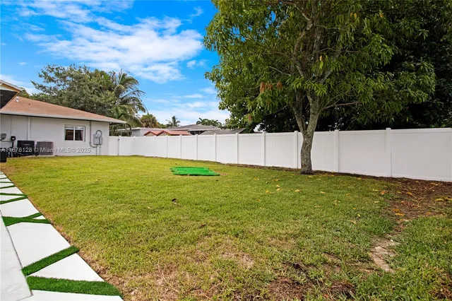 $8,500 | 14840 Northeast 8th Avenue, Miami, FL 33161