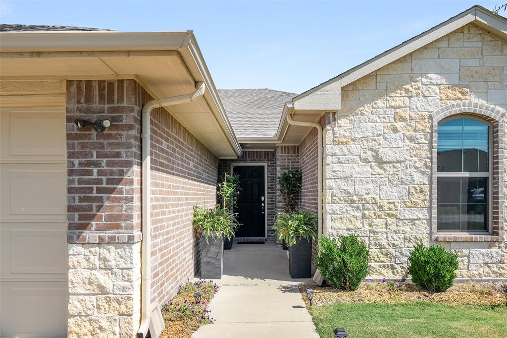 106 Willowbend Loop Mabank, TX 75147 - Photo 2 of 25