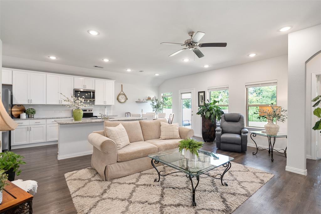 106 Willowbend Loop Mabank, TX 75147 - Photo 4 of 25