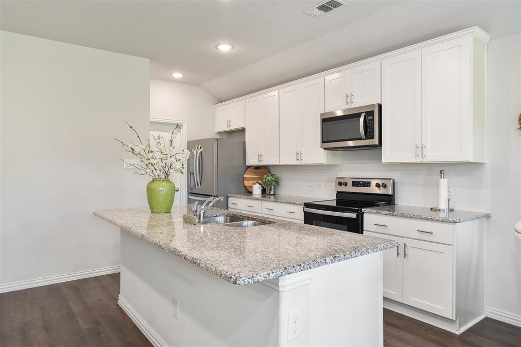 106 Willowbend Loop Mabank, TX 75147 - Photo 9 of 25