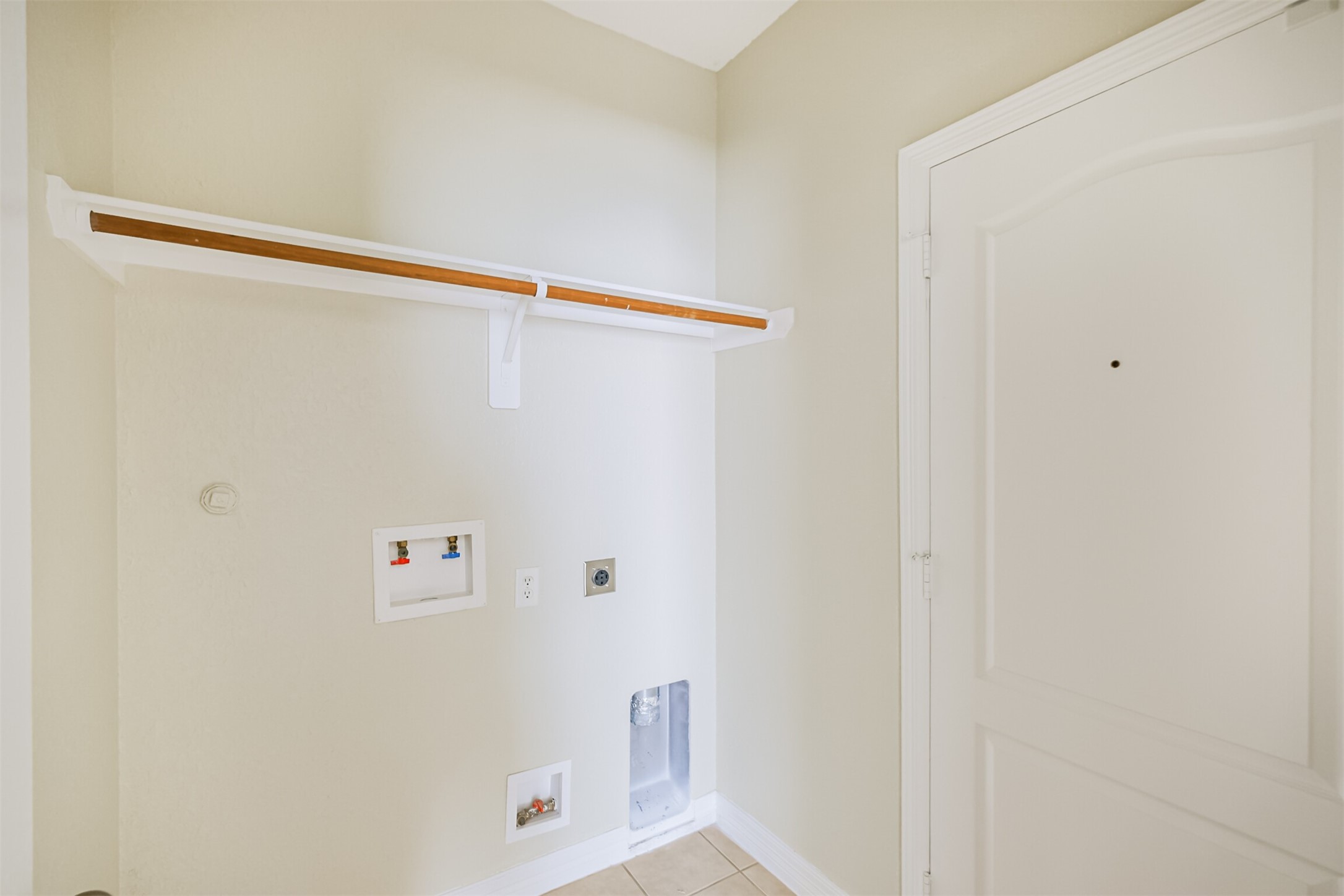 5811 Ranch Riata Court Katy, TX 77449 - Photo 29 of 35 Utility Room in Home!
