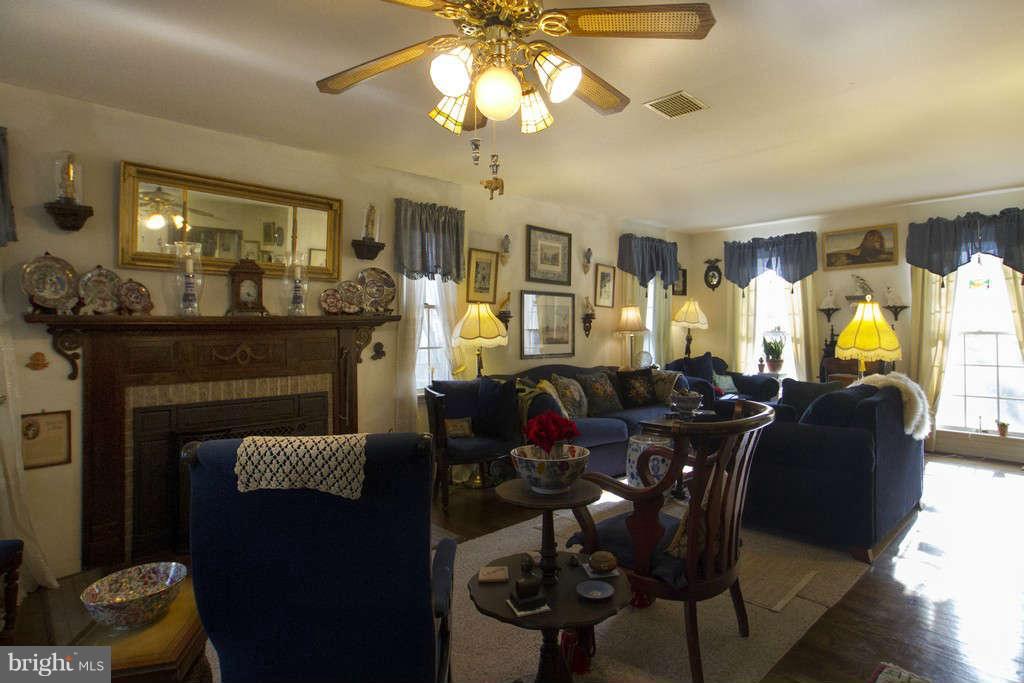 21224 Millers Mill Road Freeland, MD 21053 - Photo 4 of 30 Living Room