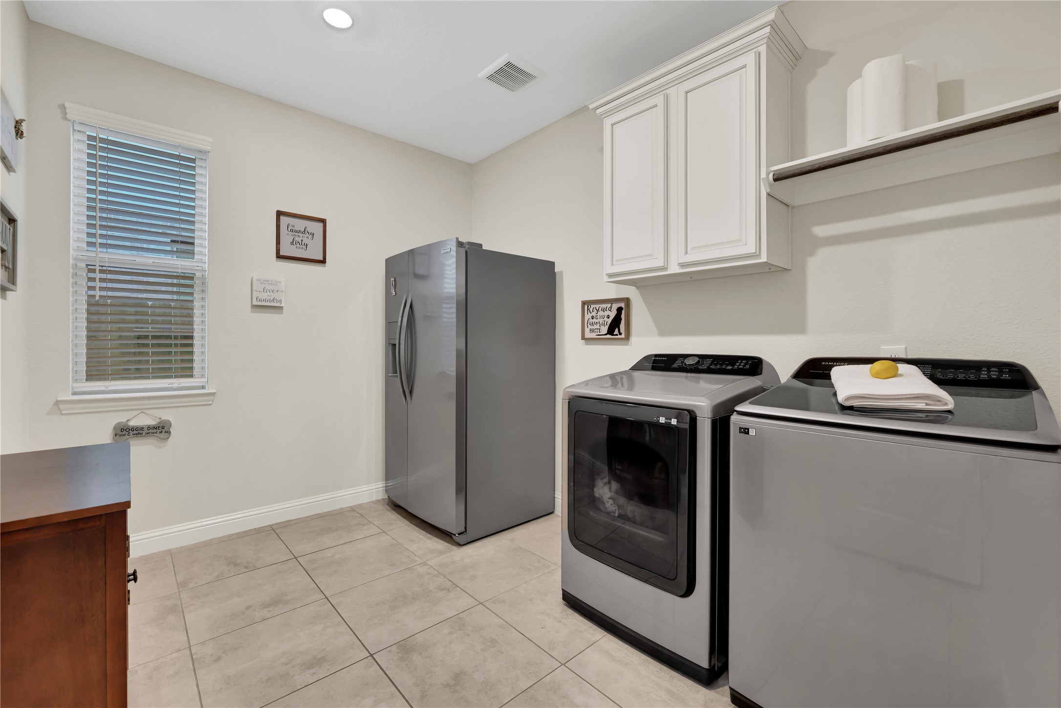 19248 Yellow Chestnut Lane New Caney, TX 77357 - Photo 28 of 42 a utility room with dryer and washer