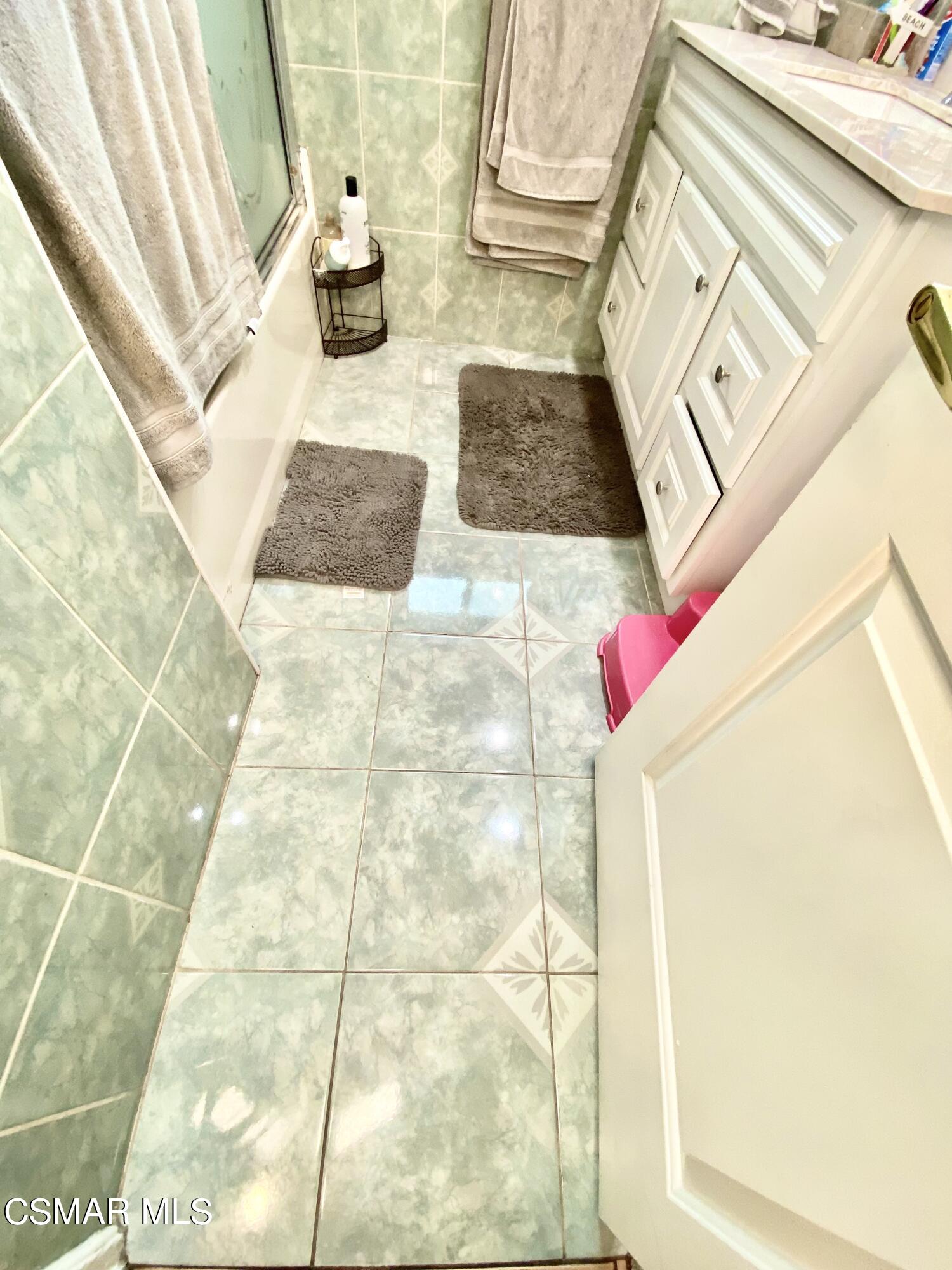 13628 Wingo Street Arleta, CA 91331 - Photo 37 of 55 a bathroom with a bathtub