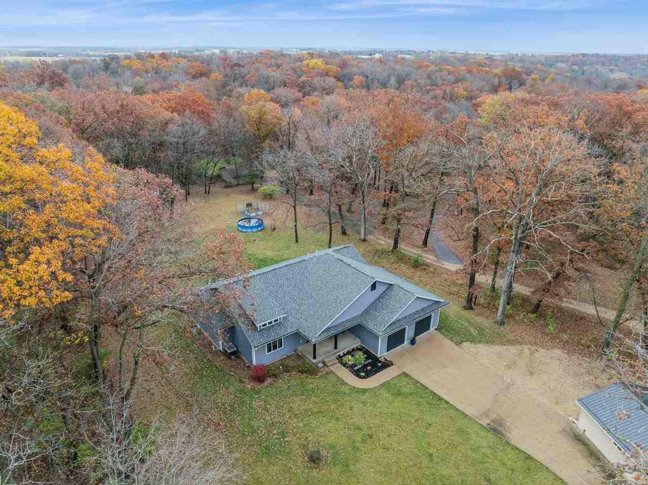 3092 Sandy Beach Road Northeast Swisher, IA 52338 - Photo 2 of 36 Gallery Image 2