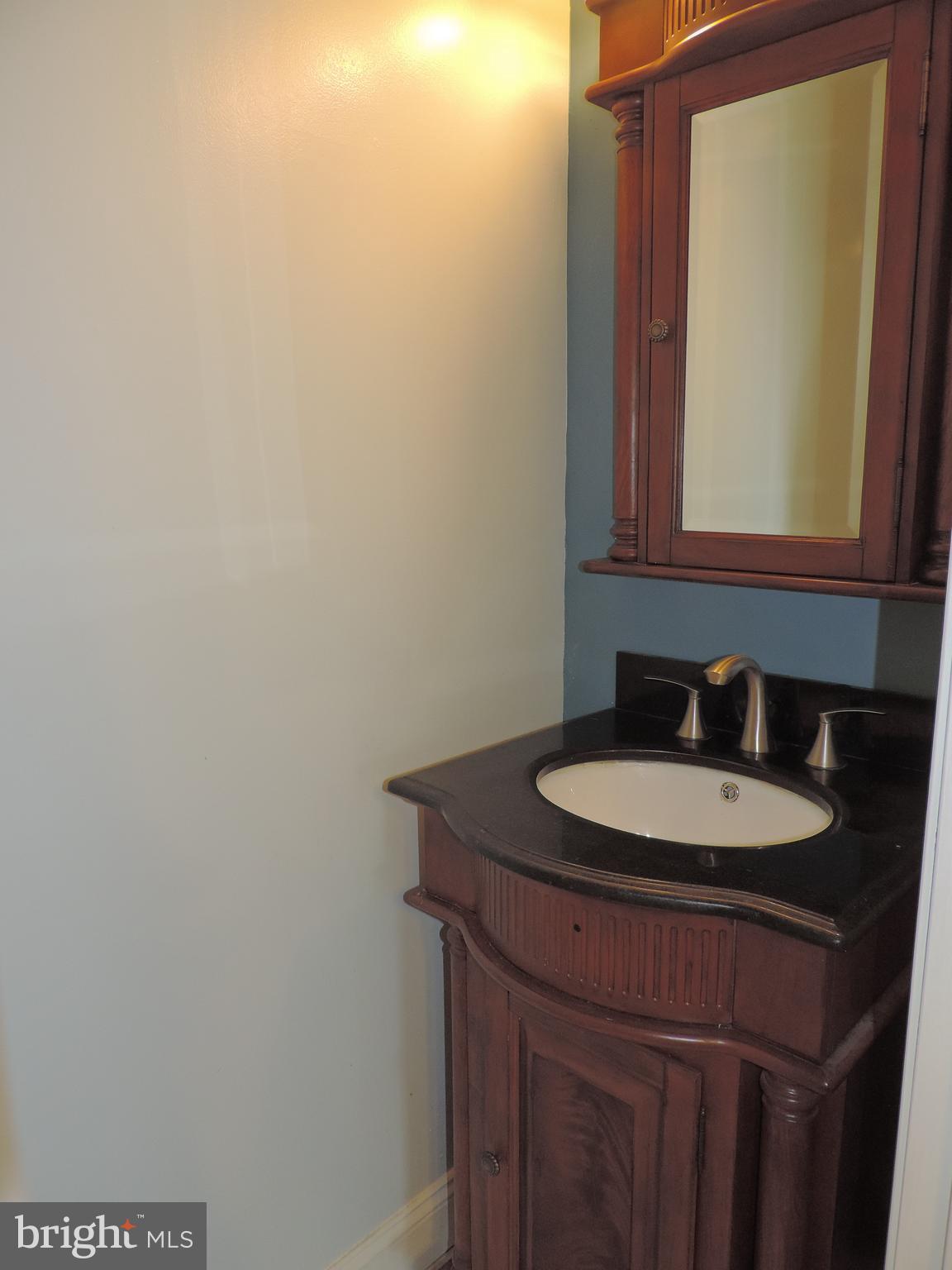 607 Paradise Road Aberdeen, MD 21001 - Photo 17 of 39 Powder room